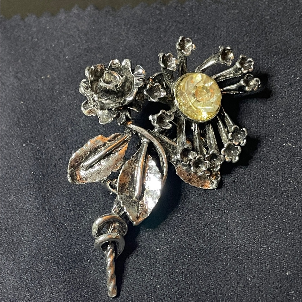 Elegant Silver and Gold Floral Brooch Set of three - Picture 7 of 8